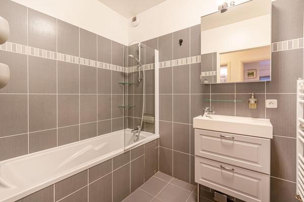 Appartement avec jardin/terrasse, parking, cave