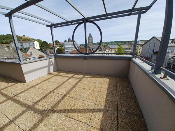 Grand type 3 avec terrasses et cuisine équipée 10 Place de la République ARPAJON SUR CERE Détails des diagnostics énergétiques