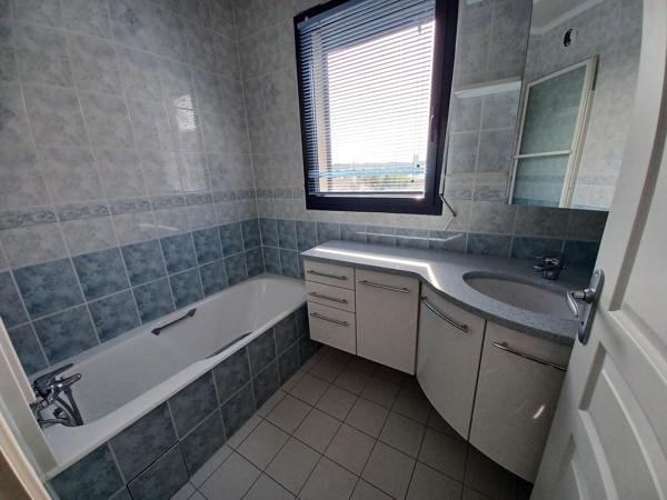Grand type 3 avec terrasses et cuisine équipée 10 Place de la République ARPAJON SUR CERE Détails des diagnostics énergétiques