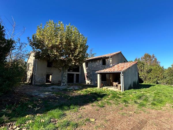 MAISON EN PIERRE AVEC GRANGES ET TERRAIN 3500m2