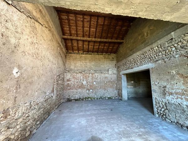 MAISON EN PIERRE AVEC GRANGES ET TERRAIN 3500m2