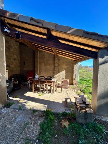 MAISON EN PIERRE AVEC GRANGES ET TERRAIN 3500m2