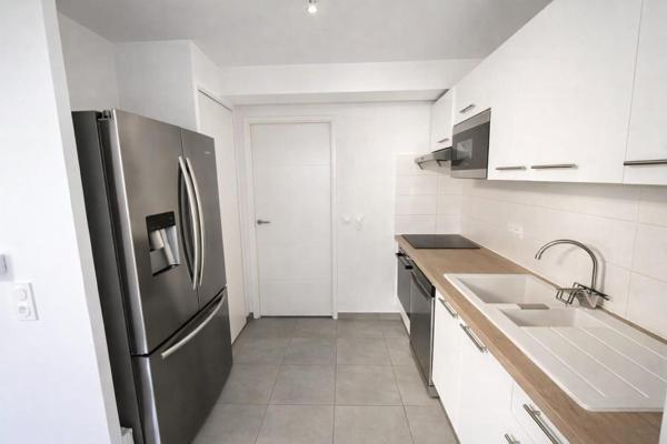 NEUILLY SUR MARNE 93330 Appartement maison de 80M2, T4, 3 chambres, jardin de 150m2, une terrasse de 17m2.