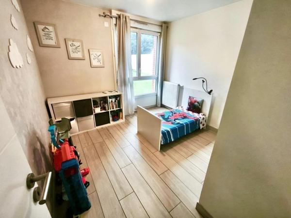 NEUILLY SUR MARNE 93330 Appartement maison de 80M2, T4, 3 chambres, jardin de 150m2, une terrasse de 17m2.
