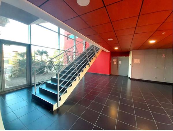 Bureaux à louer à Nîmes 198,80 m² visibilité boulevard Salvador Allende