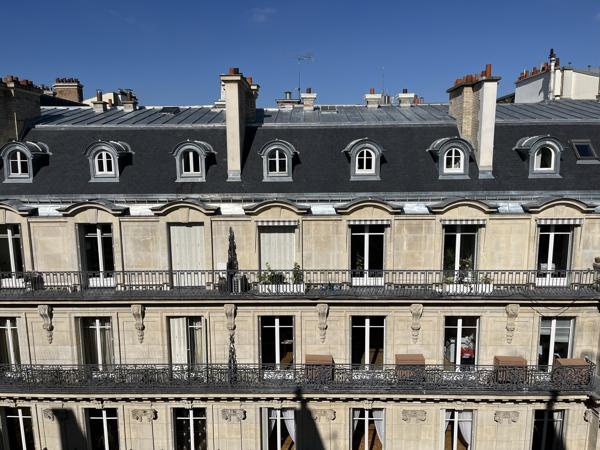 Bureaux à louer Paris 17 proche Arc de Triomphe dans immeuble haussmannien