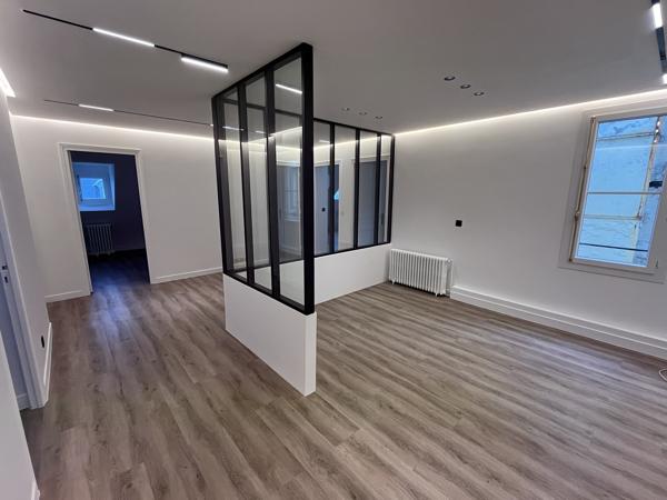 Bureaux à louer Paris 17 proche Arc de Triomphe dans immeuble haussmannien