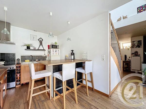 Appartement F4 à vendre  5 pièces - 100,50 m 2   MONTBELIARD  - 25