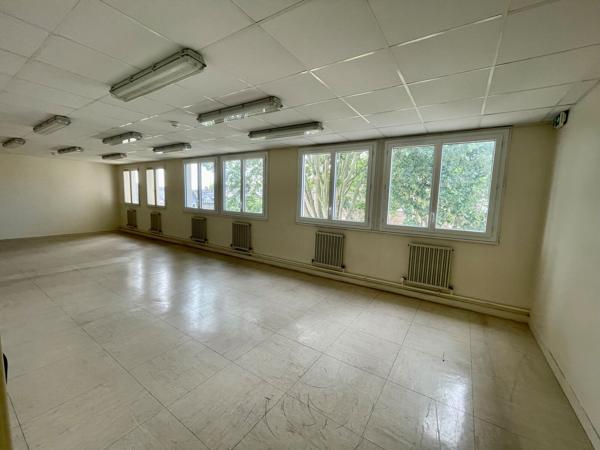 Bureaux à louer à ELBEUF 76500