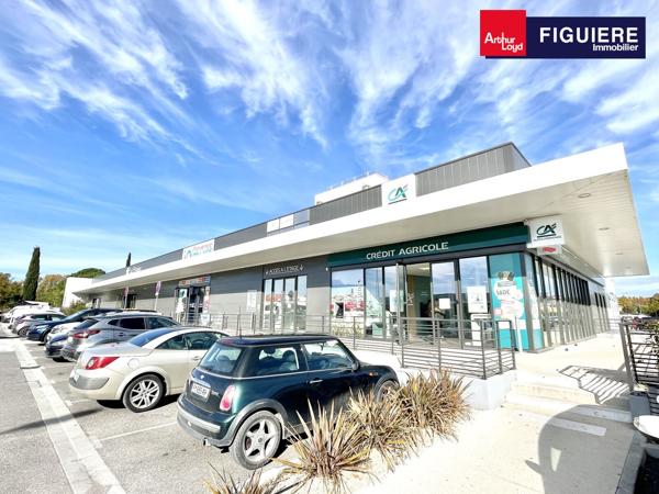 BUREAUX NEUFS À PERTUIS AVEC NOMBREUX PARKINGS