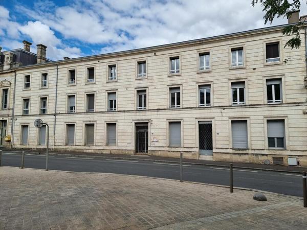 BUREAUX À VENDRE – CENTRE-VILLE, À CÔTÉ DE LA PLACE DE LA BRÈCHE