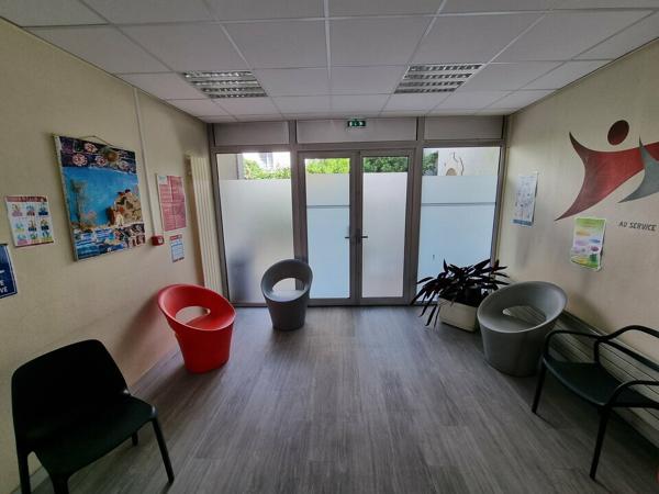 BUREAUX À VENDRE – CENTRE-VILLE, À CÔTÉ DE LA PLACE DE LA BRÈCHE