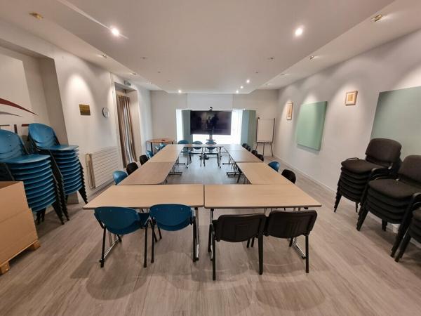BUREAUX À VENDRE – CENTRE-VILLE, À CÔTÉ DE LA PLACE DE LA BRÈCHE
