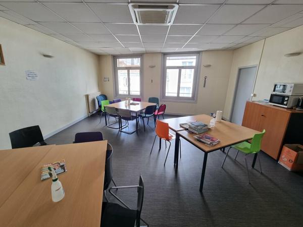 BUREAUX À VENDRE – CENTRE-VILLE, À CÔTÉ DE LA PLACE DE LA BRÈCHE