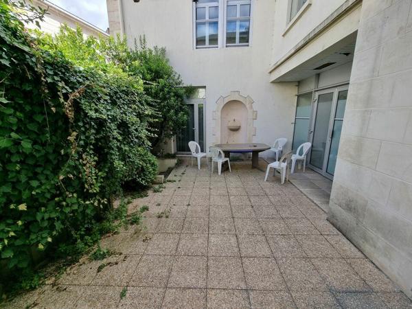 BUREAUX À VENDRE – CENTRE-VILLE, À CÔTÉ DE LA PLACE DE LA BRÈCHE