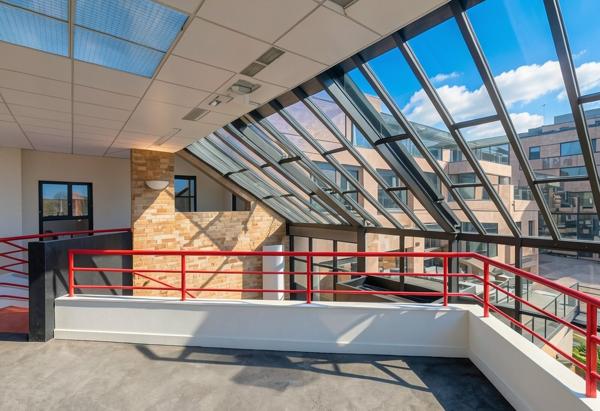 Immeuble indépendant avec cour intérieure, à vendre à Suresnes