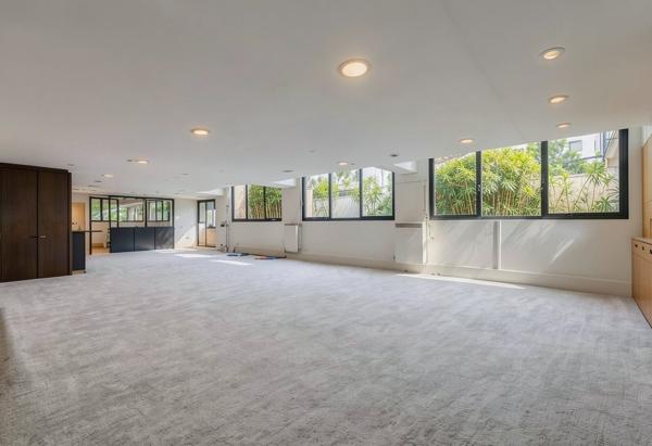 Immeuble indépendant avec cour intérieure, à vendre à Suresnes