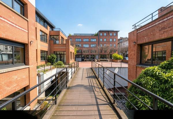 Immeuble indépendant avec cour intérieure, à vendre à Suresnes