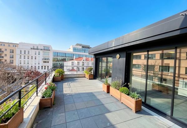 Immeuble indépendant avec cour intérieure, à vendre à Suresnes