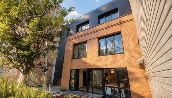 Immeuble indépendant avec cour intérieure, à vendre à Suresnes
