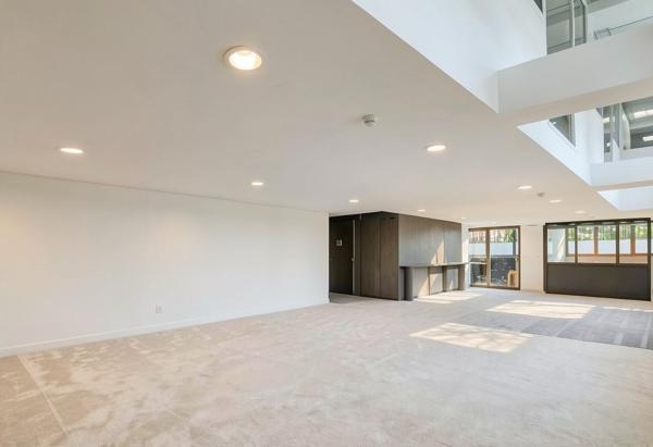 Immeuble indépendant avec cour intérieure, à vendre à Suresnes