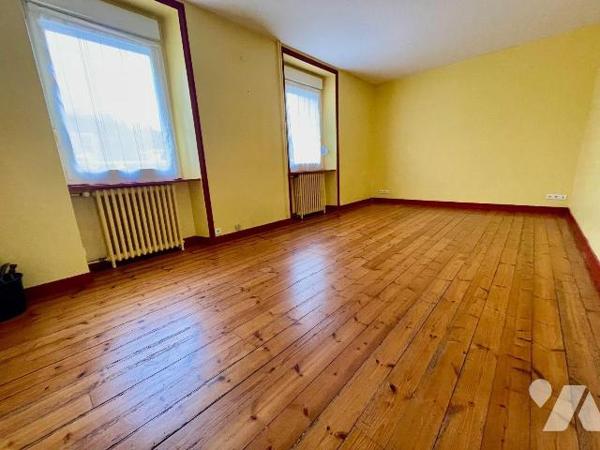 Appartement en hyper centre avec parking.
Nous vous proposons cet appartement d'une surface ha...