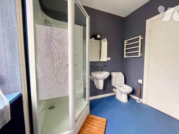 Appartement en hyper centre avec parking.
Nous vous proposons cet appartement d'une surface ha...