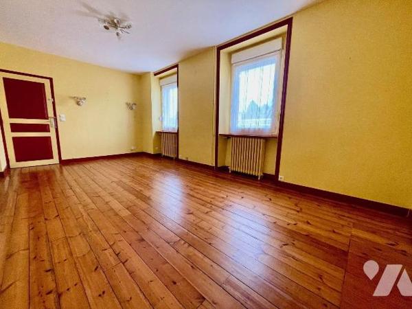 Appartement en hyper centre avec parking.
Nous vous proposons cet appartement d'une surface ha...