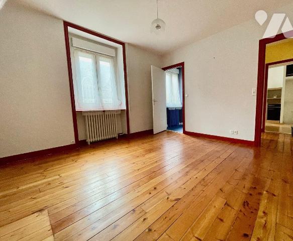 Appartement en hyper centre avec parking.
Nous vous proposons cet appartement d'une surface ha...