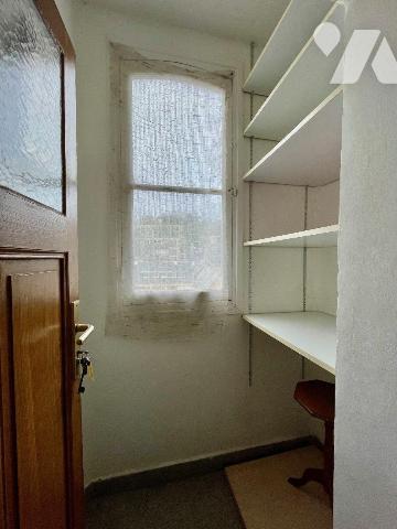 Appartement en hyper centre avec parking.
Nous vous proposons cet appartement d'une surface ha...