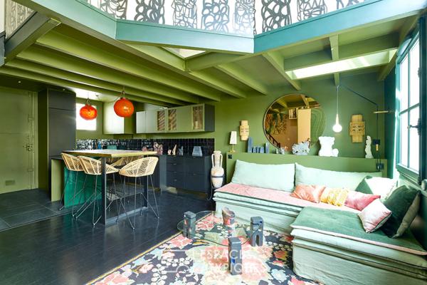 Atelier rénové en dernier étage avec balcon – Avenue Junot
