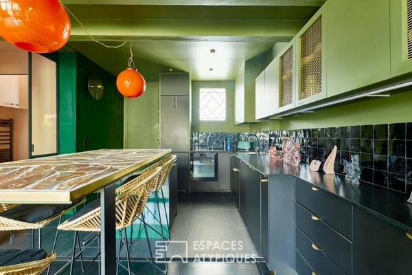 Atelier rénové en dernier étage avec balcon – Avenue Junot
