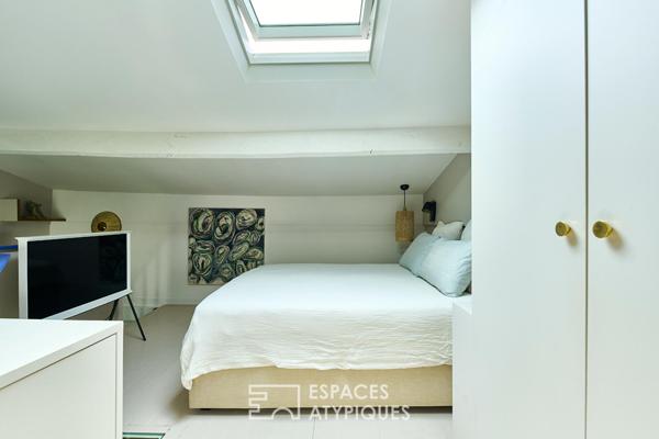 Atelier rénové en dernier étage avec balcon – Avenue Junot