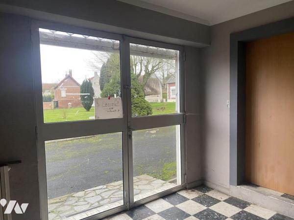 GRANGE AVEC TERRRAIN