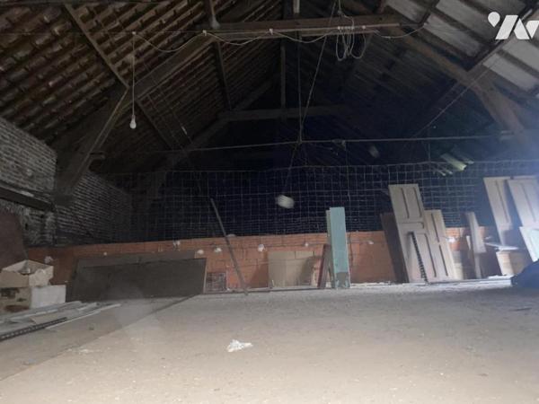 GRANGE AVEC TERRRAIN