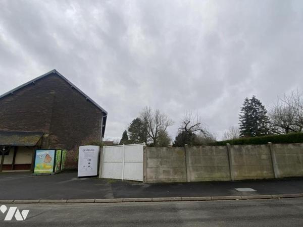 GRANGE AVEC TERRRAIN