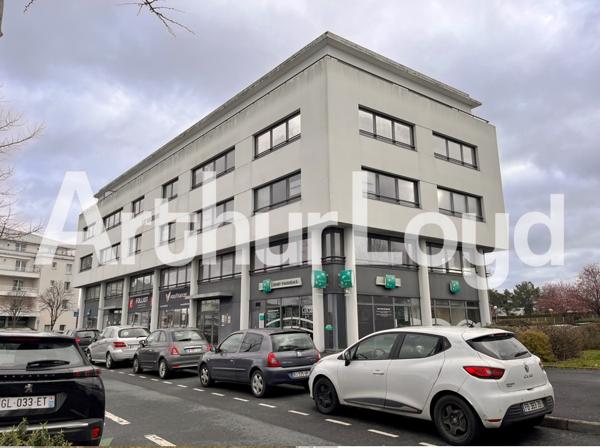 Bel immeuble tertiaire - Plateau de bureaux 172 m²