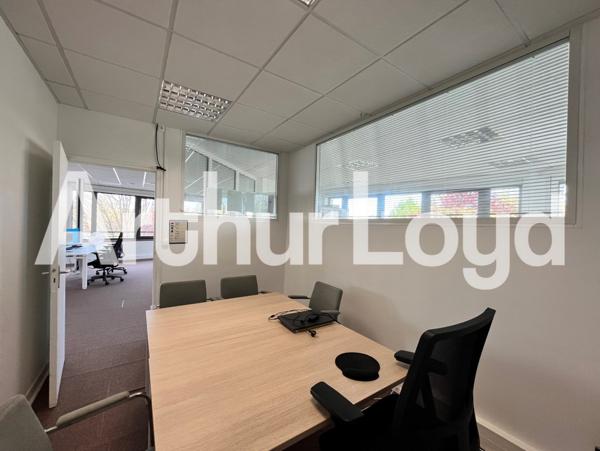 Bel immeuble tertiaire - Plateau de bureaux 172 m²
