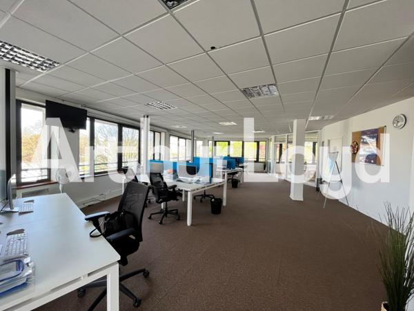 Bel immeuble tertiaire - Plateau de bureaux 172 m²