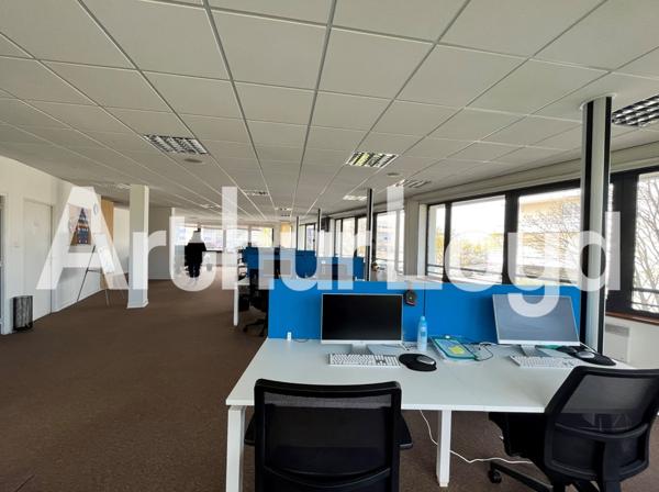 Bel immeuble tertiaire - Plateau de bureaux 172 m²