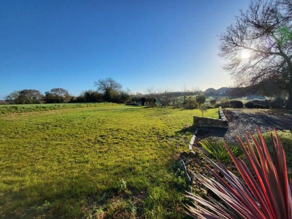 Maison de plain-pied avec vue panoramique, 3 chambres, proche des commodités, 3 minutes de La Pommeraye (49)