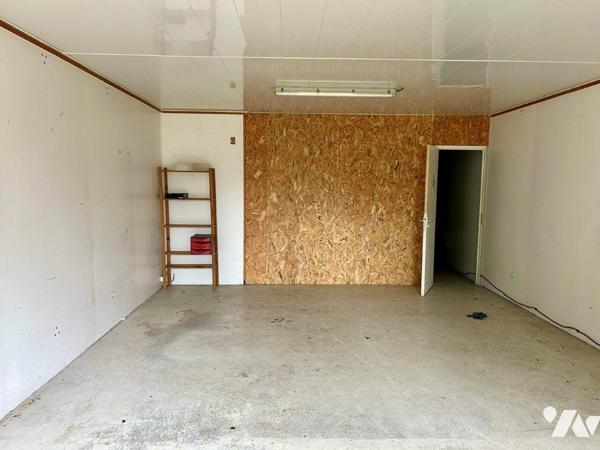 Bâtiment industriel de 325 m² à vendre à Cherré-Au.