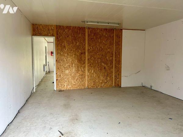 Bâtiment industriel de 325 m² à vendre à Cherré-Au.