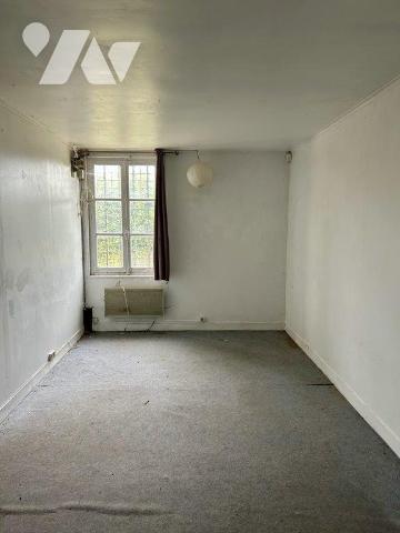 Bâtiment industriel de 325 m² à vendre à Cherré-Au.