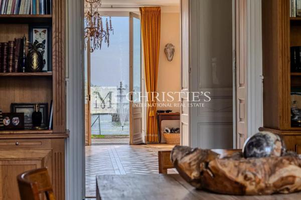 Majestueux Château du XIXᵉ siècle aux Portes de Bordeaux