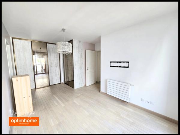 Appartement T4 avec 3 chambres de 86m² au 1er étage avec 2 terrasses et option double garage électifié