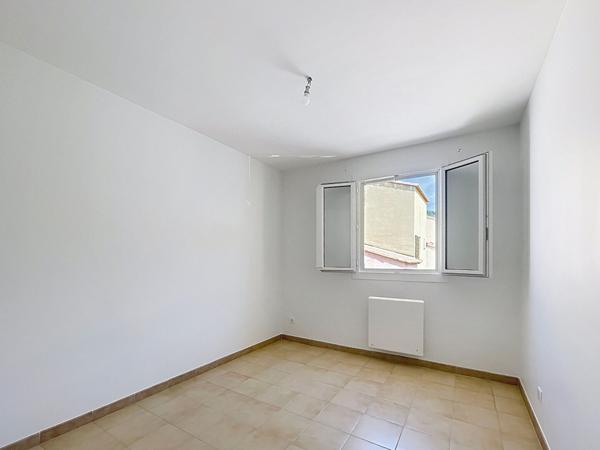 Manosque, maison 4 pièces, cave, terrasses, garage et jardin  attenant