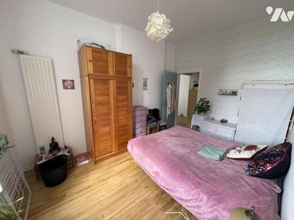 SAINT SATURNIN DU BOIS, maison ancienne de 140 m² avec un studio loué 
