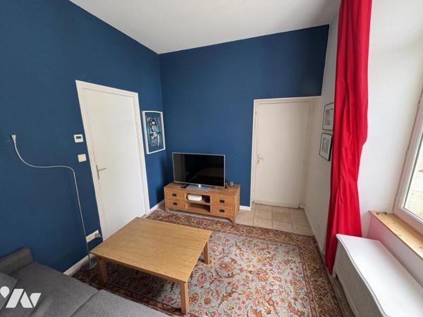 SAINT SATURNIN DU BOIS, maison ancienne de 140 m² avec un studio loué 