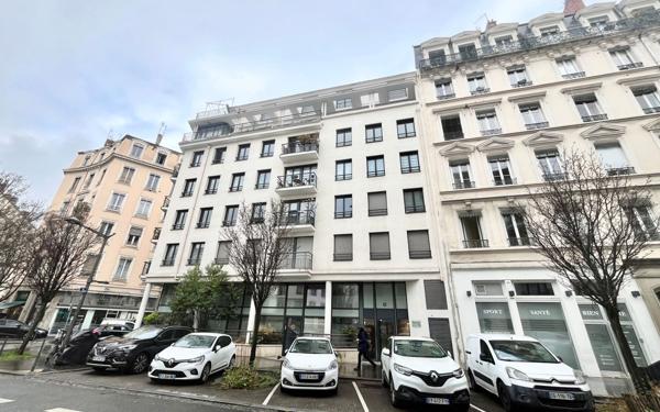 Appartement à vendre    3 pièces • 77,80 m2 Lyon 6